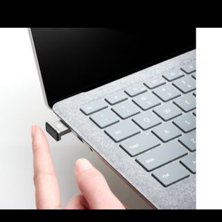KENSINGTON CHIAVETTA USB CON LETTORE DI IMPRONTE DIGITALI VERIMARK PER IL SETTO…