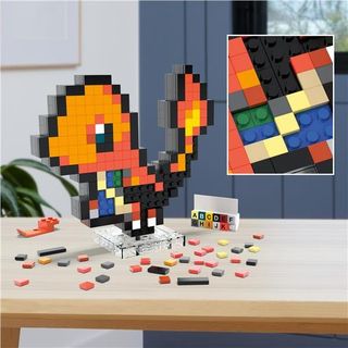 MATTEL MEGA POKEMON SHOWCASE CHARMANDER SET IN STILE RETRO' PIXELATO DA COSTRUI…