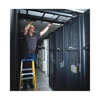 APC On-Site Warranty Extension - Contratto di assistenza esteso - parti e manod…